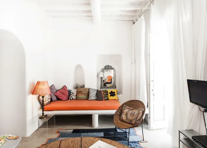 Eclectic & Artistic House In Mykonos Town